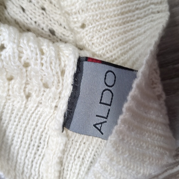 LAST CHANCE! Aldo White Knit Hat with Black Oversized Bow - Picture 2 of 3